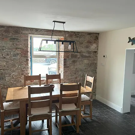 A Wonderful 3-bed House In Sleeps 6 Holiday home Arthurstown