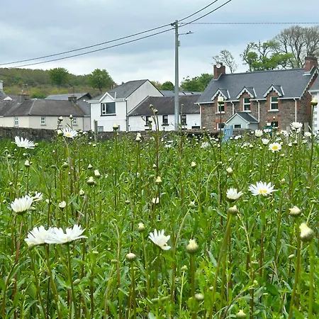 A Wonderful 3-bed House In Sleeps 6